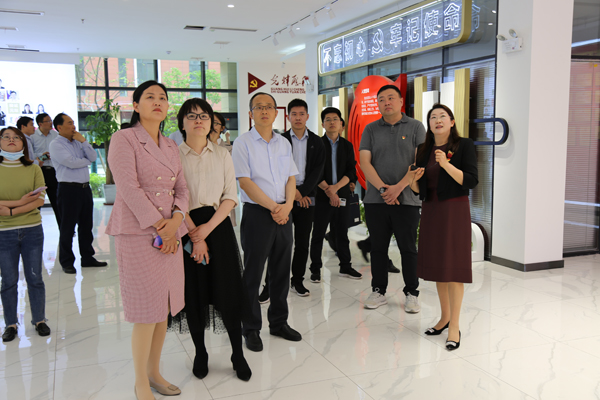 全市非公經(jīng)濟(jì)和社會(huì)組織黨建第二季度工作例會(huì)在新站召開! 全市非公經(jīng)濟(jì)和社會(huì)組織黨建第二季度工作例會(huì)在新站召開!