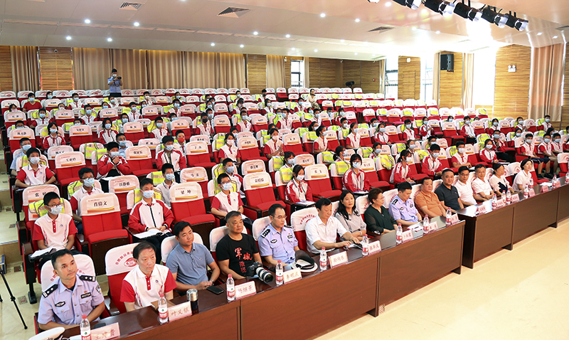 以光之名 護你前行——元琛科技為合肥新站壽春實驗中學捐贈1000套反光服 以光之名 護你前行——元琛科技為合肥新站壽春實驗中學捐贈1000套反光服